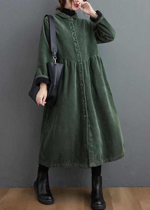 Närbild av tyget på den eleganta damjackan, betonar kvalitet och bekvämlighet för ytterplagg.