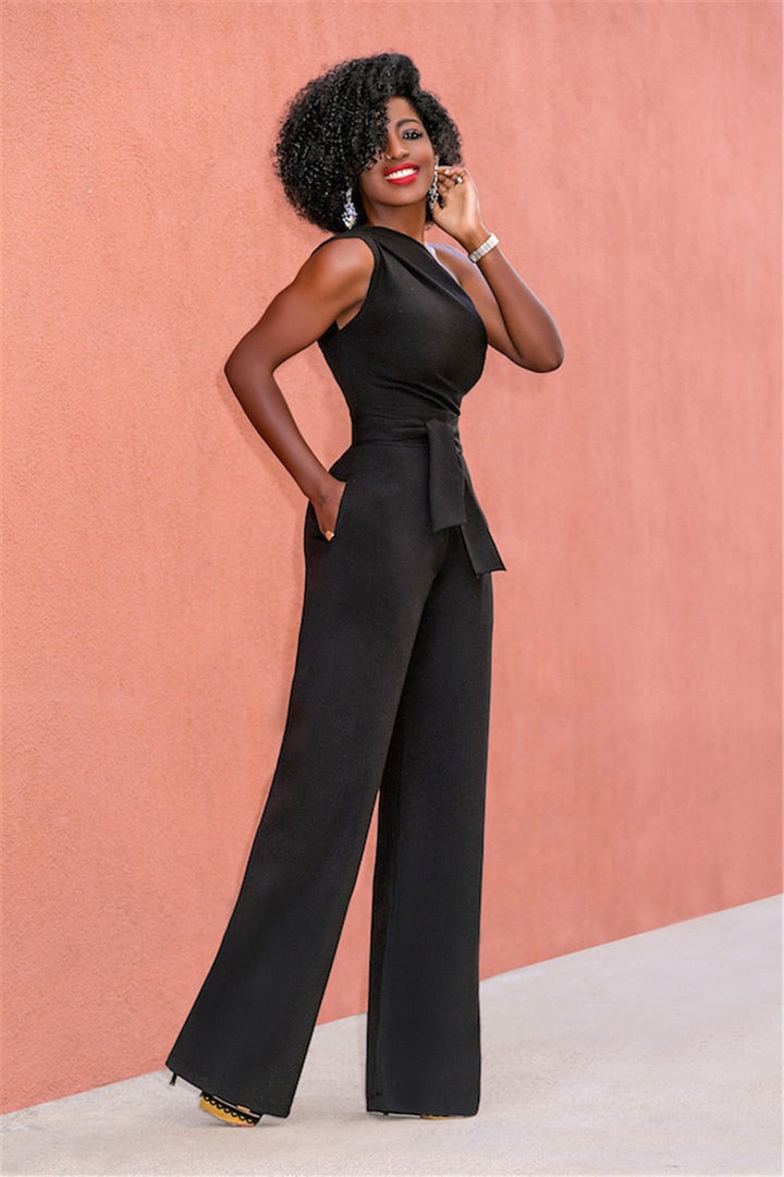 Bekväm stilren damjumpsuit med en-axel & vida ben. Elegant vardagsmode för kvinnor, sommarstil.