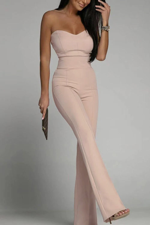 Stilren festbyxdress i mjukt fallande tyg. Hög midja & axelbandslös för en elegant look.
