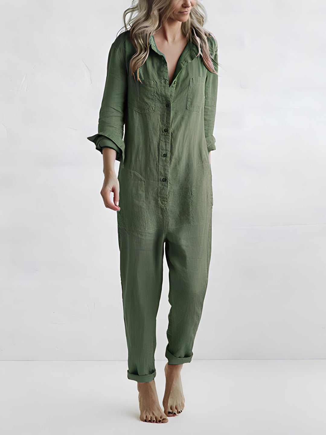 Modern och bekväm byxdress med polokrage och vid kokerbyxa. En stilren kvinnorsbyxdress för en avslappnad look.
