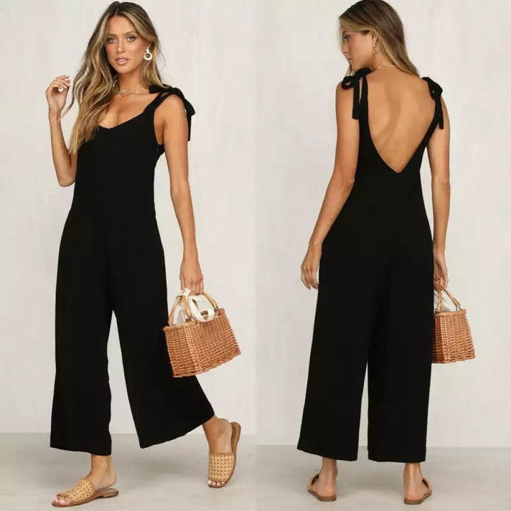 Festfin ärmlös damjumpsuit med breda ben och luftig design. Idealisk som kvällsplagg eller snygg vardagslook.