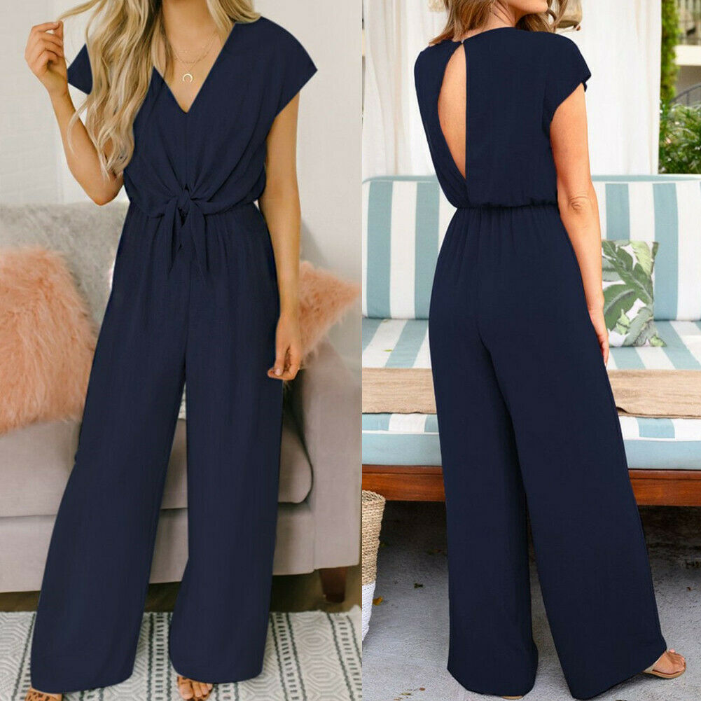 Trendig damjumpsuit med breda ben, elegant V-ringning och avslappnad passform. Idealisk för kvinnors sommaroutfit.