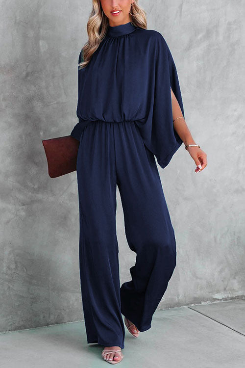 Festlig damjumpsuit med stativkrage och vida ben. Elegant stil för speciella tillfällen eller sommarfester.