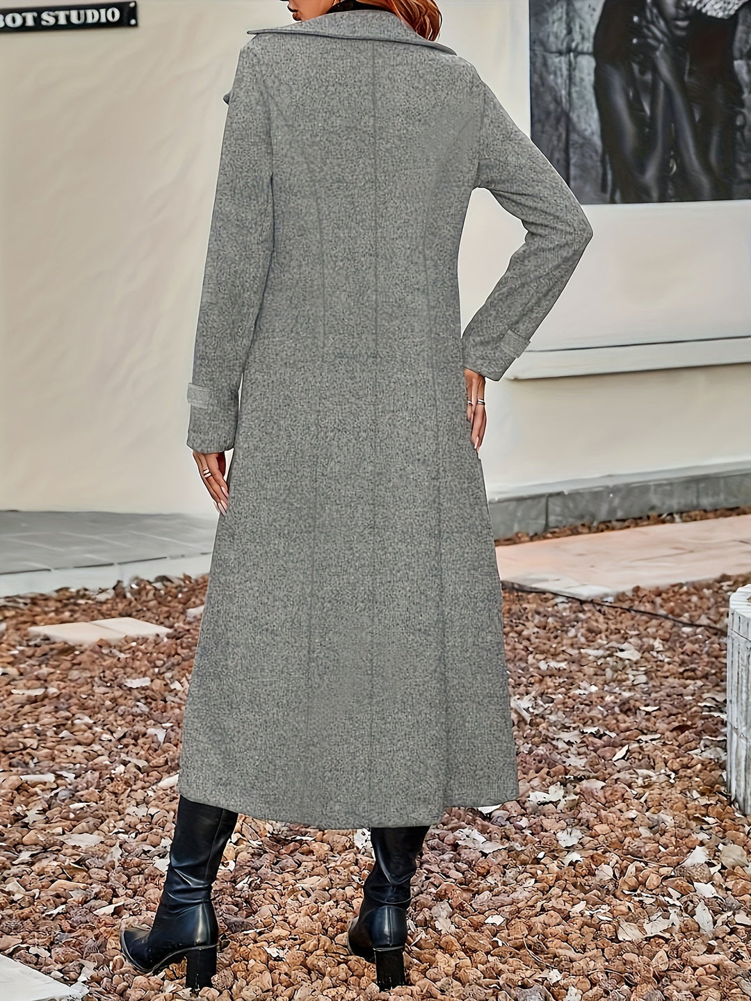 Mångsidig damkappa, elegant och värmande för vintern. Klassiskt mode för alla tillfällen.