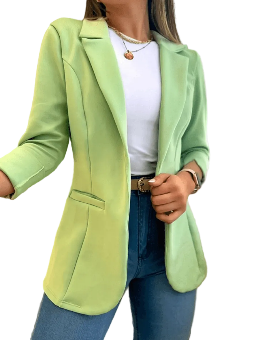 Elegant damkavaj med fickor, perfekt för kontoret. Stilren business blazer för kvinnor.