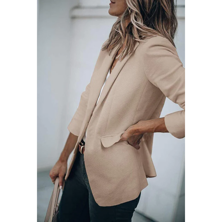 Tidlös kvinnors blazer i stilren design, idealisk för kontorskläder.