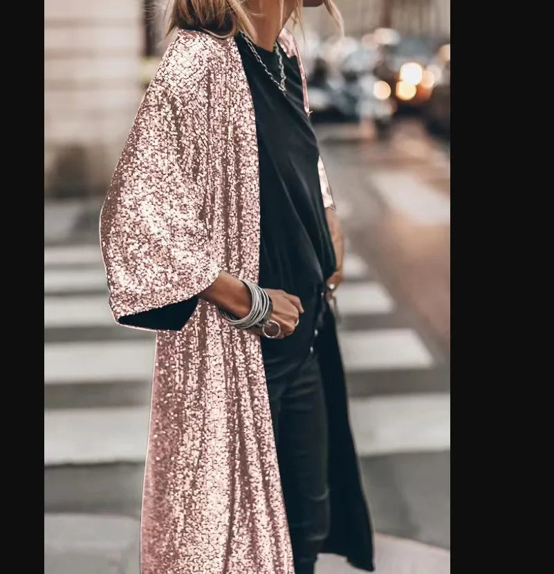 Lyxig damkimono med eleganta paljetter. Den 3/4-ärmade kimonon är ett idealiskt vår- och festplagg.