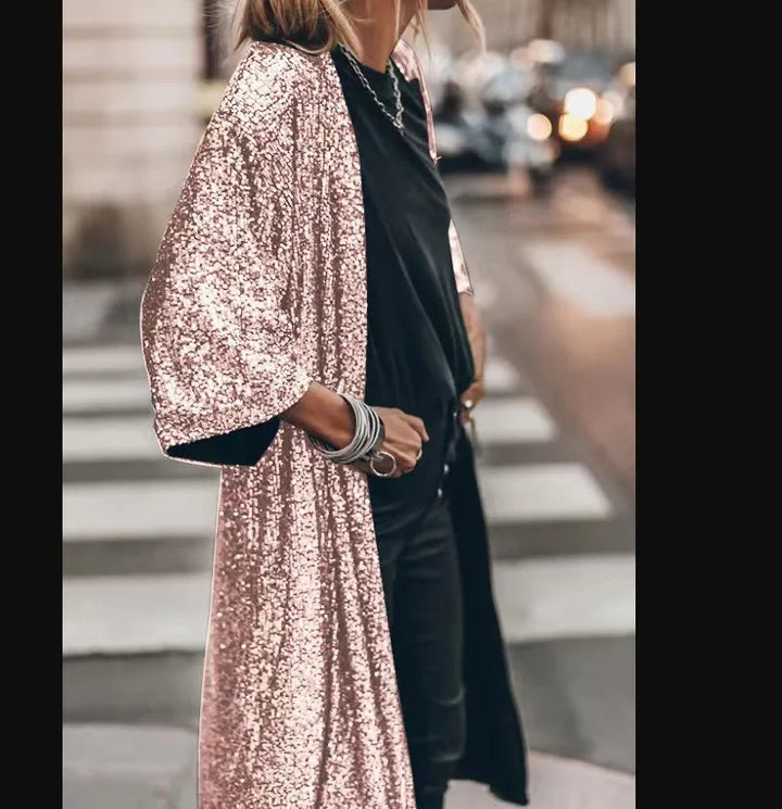 Lyxig damkimono med eleganta paljetter. Den 3/4-ärmade kimonon är ett idealiskt vår- och festplagg.