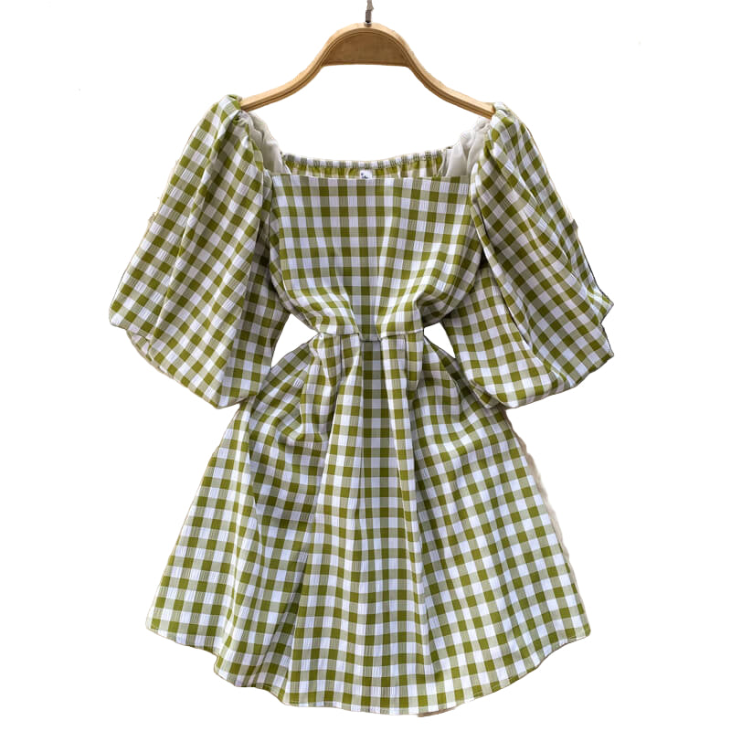 Elegant damklänning med fyrkantig krage och puffärmar i a-linje design för kvinna.
