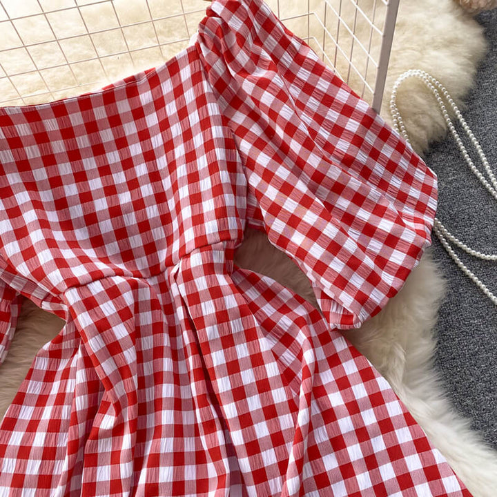 Modeklänning med a-linje och puffärmar, en chic vardagsklänning med fyrkantig krage.