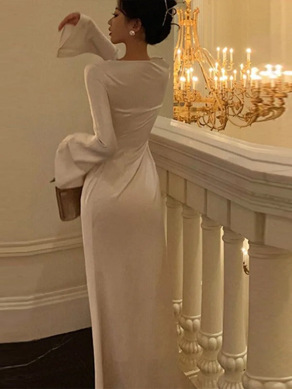 Stilren damklänning för självsäkra tillfällen. Tidlös modeklänning, perfekt som elegant fest- eller vardagsklädsel.