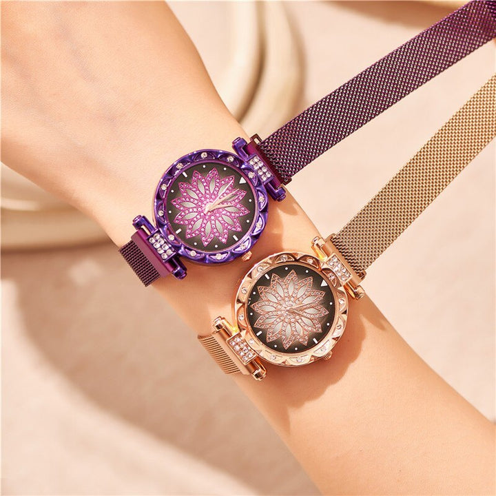 Klassisk roséguld damklocka med magnetiskt armband. En elegant detalj för alla tillfällen.