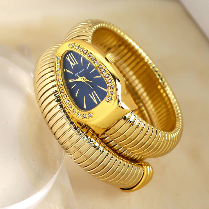 Damklocka med romerska siffror, elegant design och ett armband med unik, flerfärgad stil.