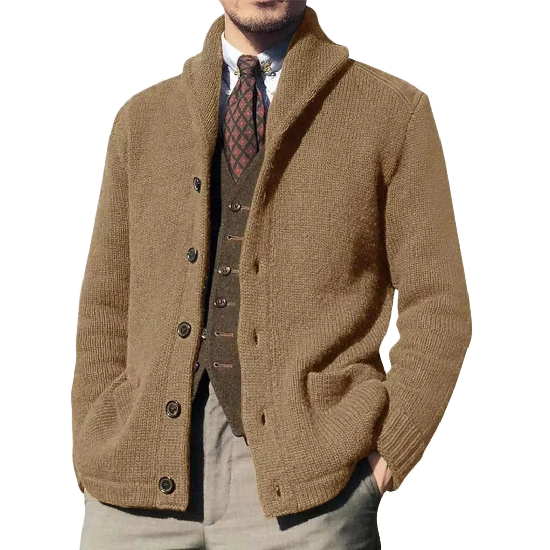 Elegant damkofta i vintage-stil med lapelkrage. Perfekt för stilrena höst- och vårlooks.