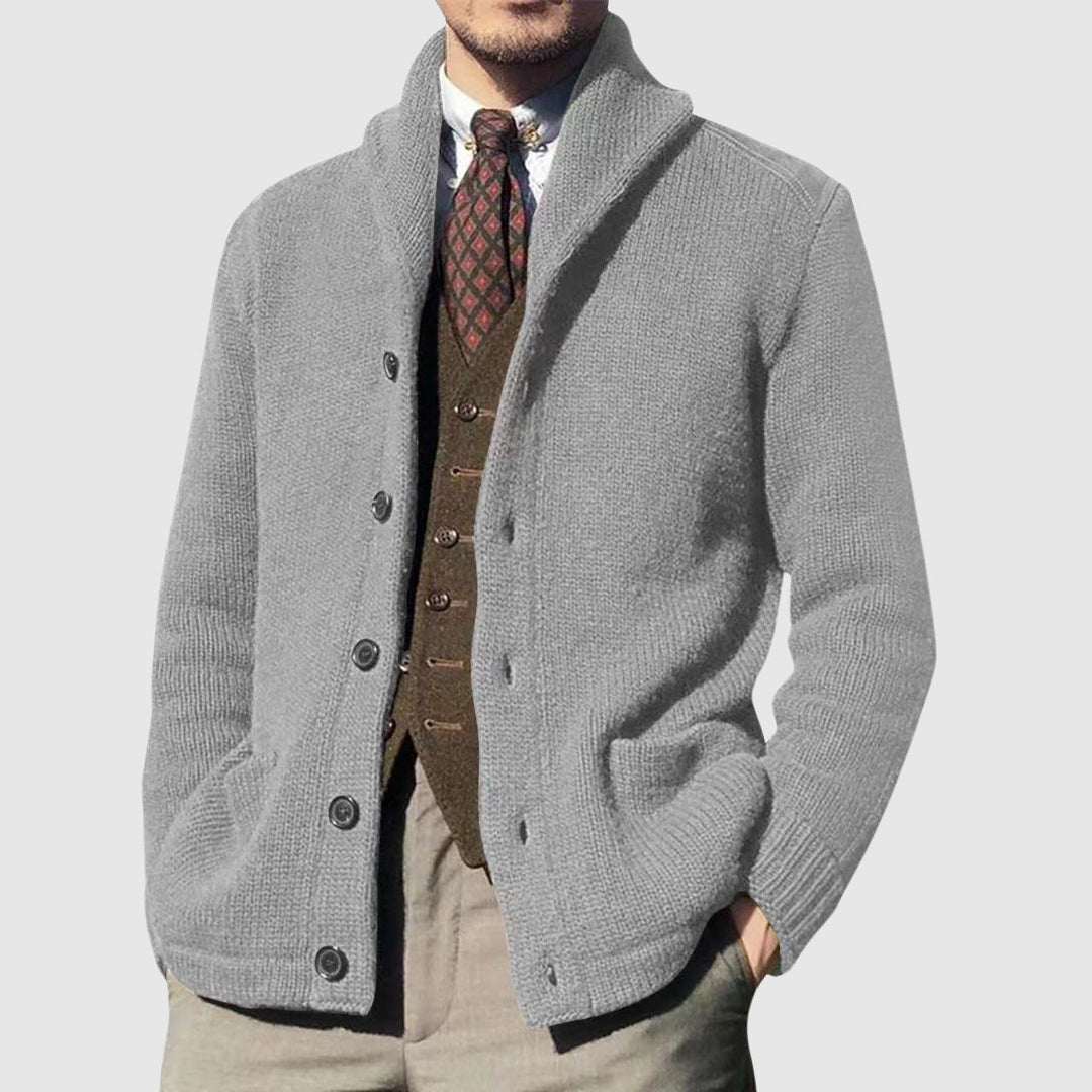 Stilren damkofta med lapelkrage i tidlös vintage design. Idealisk knappkofta för vår- och höstmode.