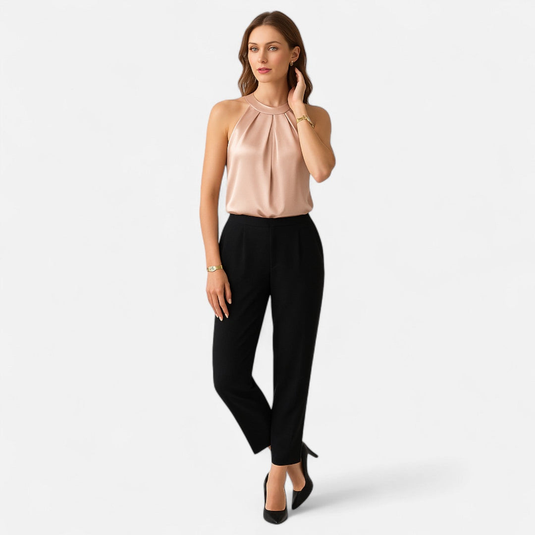 Kvinnors festtopp i damlinne-modell med vacker plisserad front som draperar elegant.