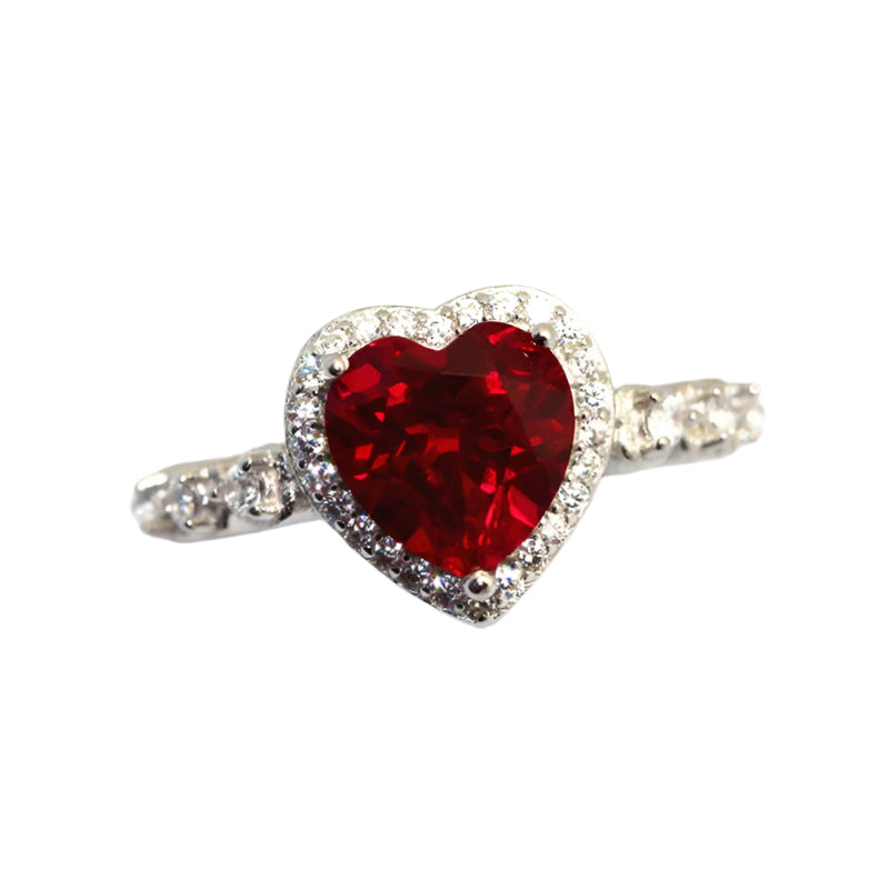 Elegant damring i sterlingsilver med hjärtformad cubic zirconia, perfekt förlovningsring.