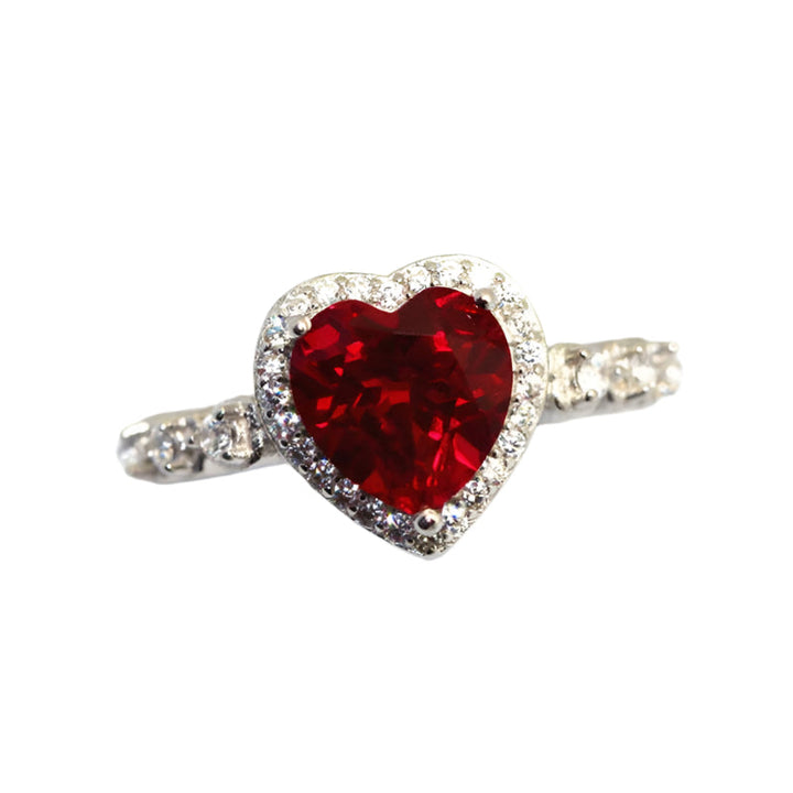 Elegant damring i sterlingsilver med hjärtformad cubic zirconia, perfekt förlovningsring.
