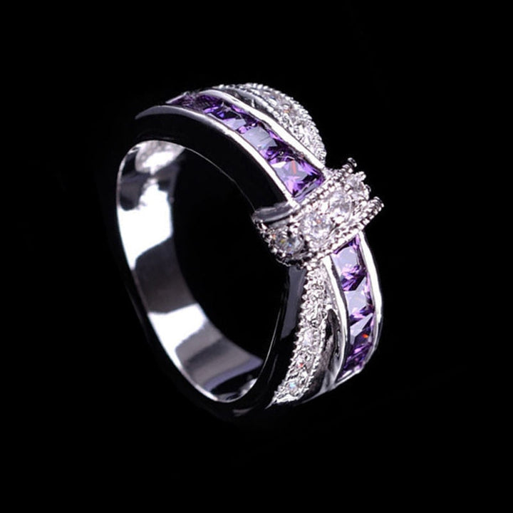 Produktbild: Dam Elegant Korsad Ring, smycke med högkvalitativa kristaller.