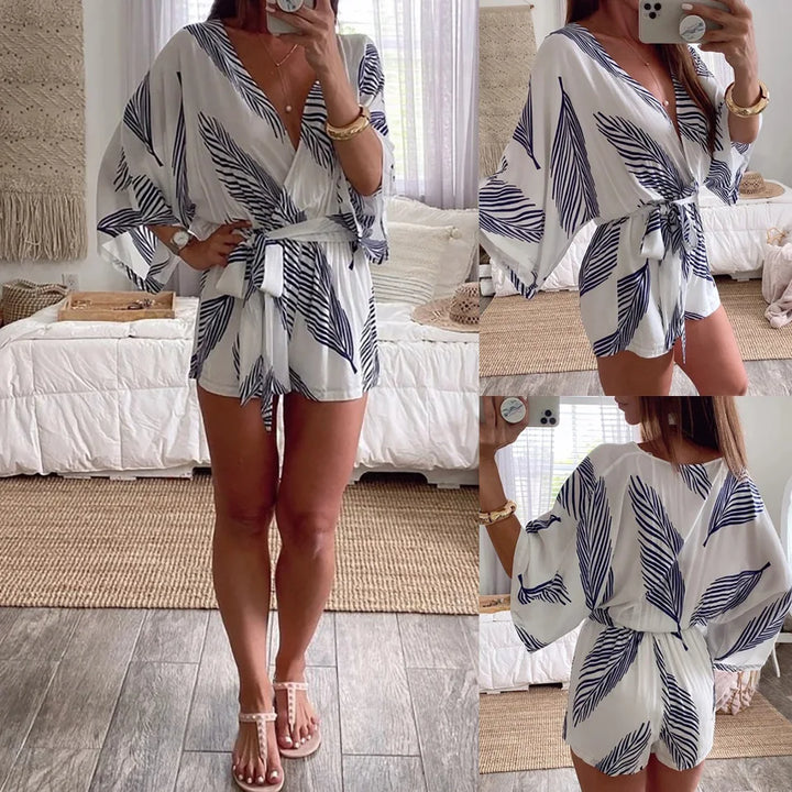 Luftig långärmad damromper med djup V-ringning. Idealisk sommarklädsel för en elegant look.