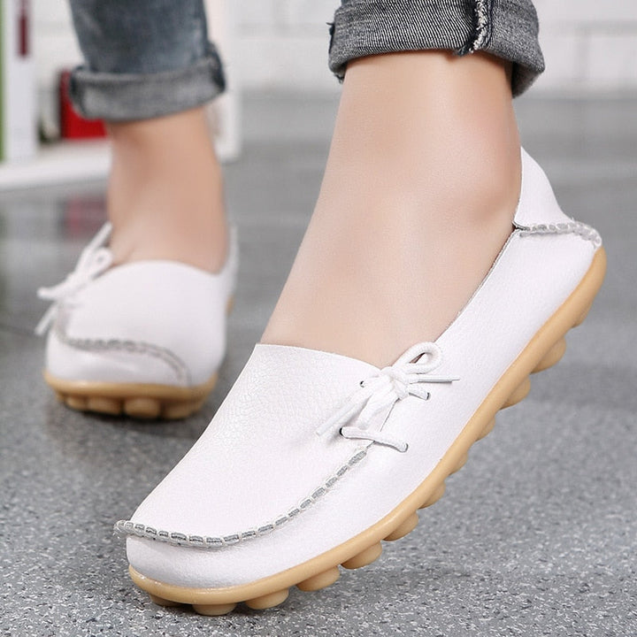Bekväma damskor loafers i grå PU-läder, utmärkta sommarskor för avkoppling och stil.