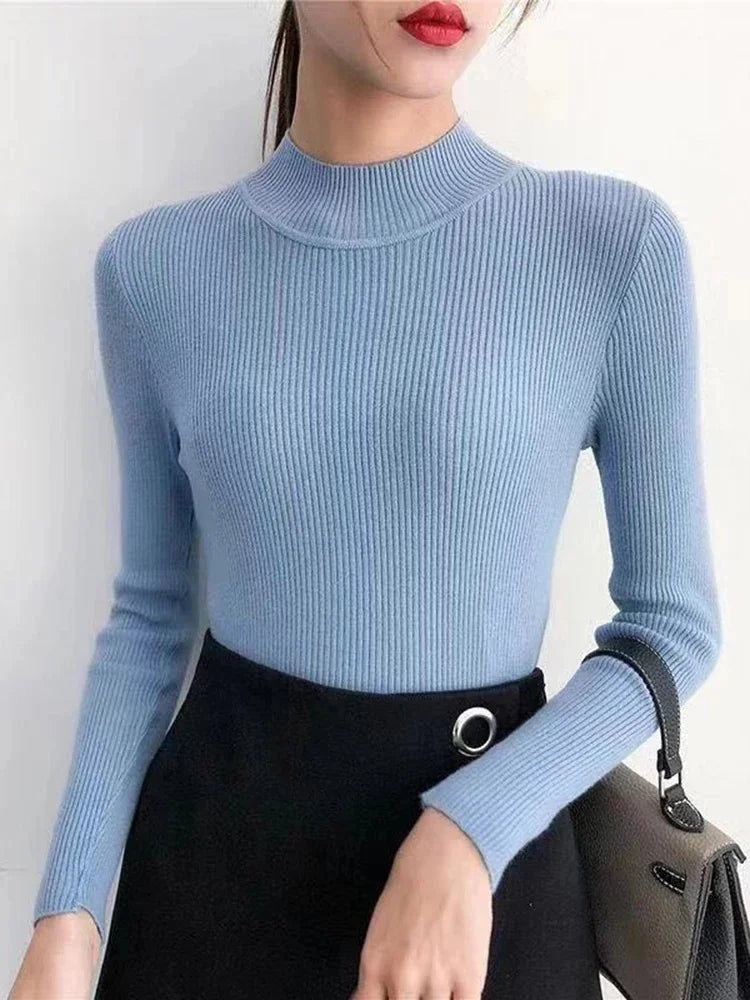 Vacker damtröja med mock neck i vintage stil, en bekväm klassiker för höst och vinter.