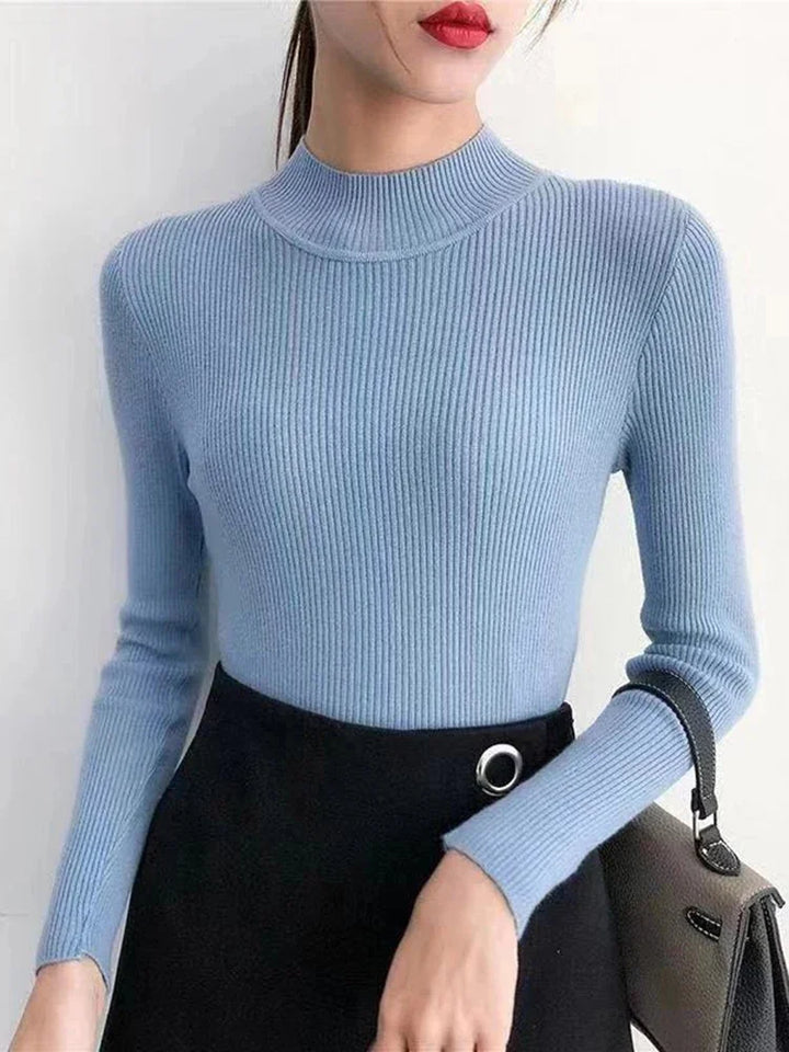 Vacker damtröja med mock neck i vintage stil, en bekväm klassiker för höst och vinter.