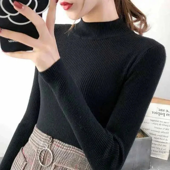 Tidlös damtröja med mock neck, dess eleganta design gör den till ett måste för vintergarderoben.