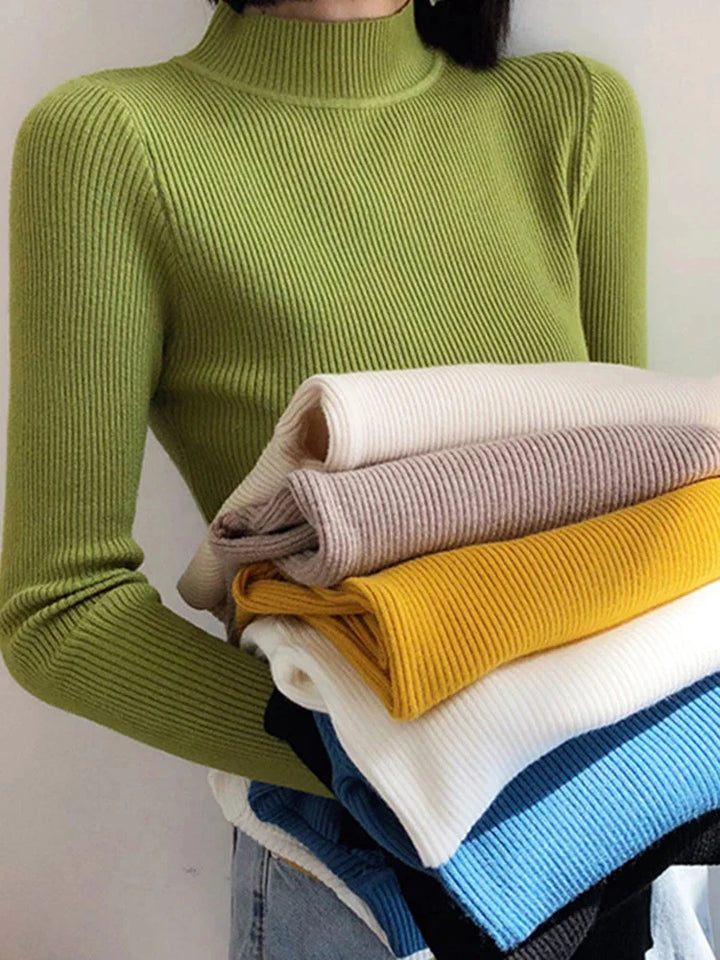 Bekväm slim fit damtröja med mock neck, idealisk för lager på lager under kalla dagar.