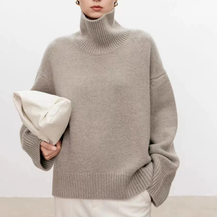 Bekväm, stilren damtröja med turtleneck. Ett mångsidigt basplagg för damkläder, perfekt i vardagen.