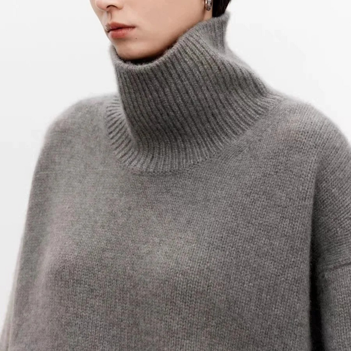 Mångsidig damtröja med turtleneck. Ett stilrent basplagg i klassisk stil, idealiskt för vardagsmode.