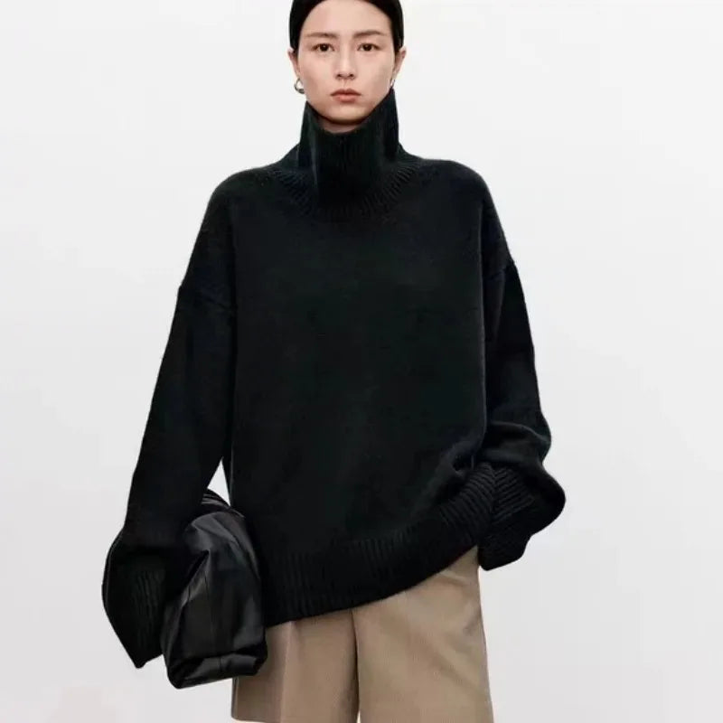 Tidlös damtröja: Turtleneck i klassisk stil, ett elegant och bekvämt basplagg för vardagsmode.