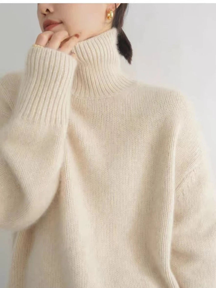 Stilren dam turtleneck tröja, mångsidig för både casual och elegant vintermode. Passar utmärkt till höstens outfits.