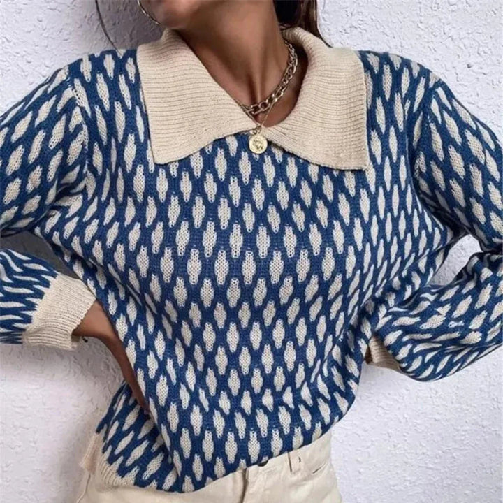 Höstmode: mysig damtröja med elegant kragdetalj. Perfekt för vinter, stilren och bekväm.