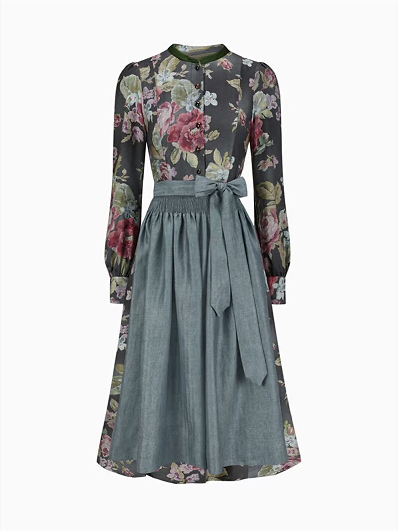 Närbild på den eleganta dirndlklänningens blommiga överdel och detaljerade snörning, perfekt för fest.
