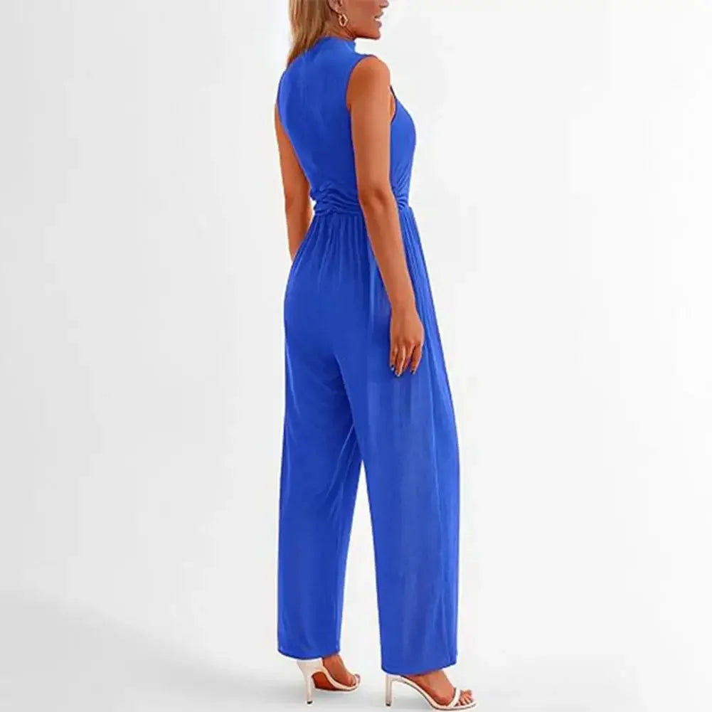 Kvinnors fest jumpsuit i klassisk stil med vacker drapering, idealisk för en elegant bröllopsgäst.