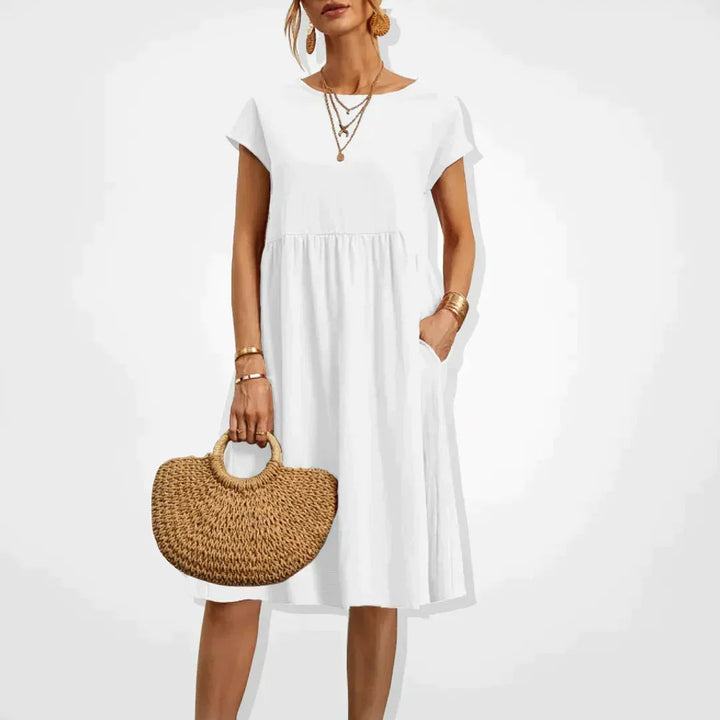 Chic empire-damklänning, perfekt som midsommar- och festklänning. Utmärkt för sommarmode och elegans.