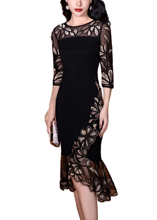 Elegant fishtail klänning för kvinnor med detaljerad broderad tyll. Perfekt festklänning.