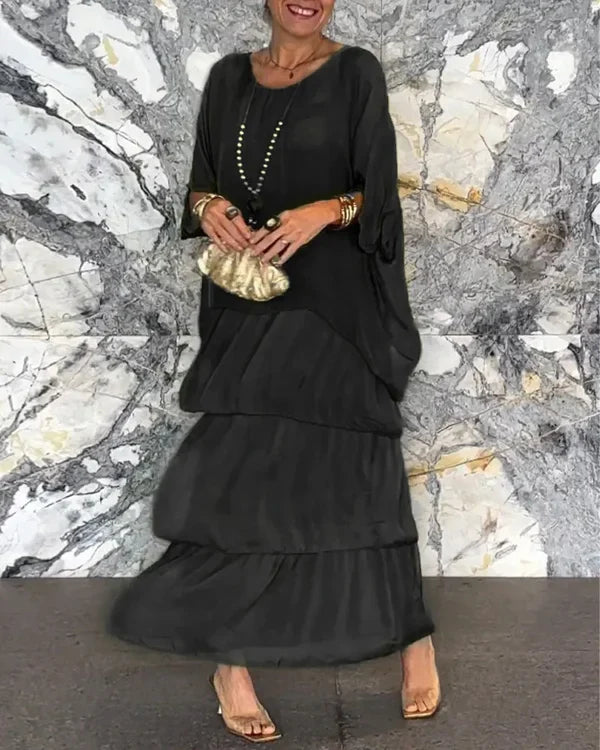 Kvinnors festklänning i elegant chiffon med flödande design och flera lager, perfekt för speciella tillfällen.
