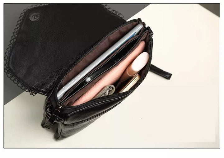 Chic crossbody- och axelväska för damer. Mångsidig kuvertväska med kedja, en elegant accessoar.