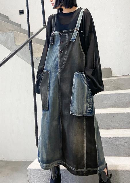 Bekväm asymmetrisk maxiklänning i grått med fickor. Idealisk för sommar och eleganta fester.
