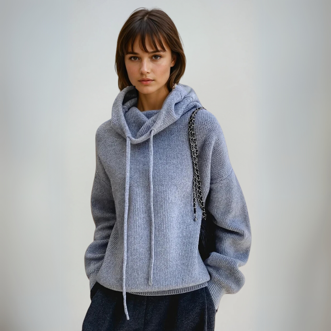 Brun stickad turtleneck tröja för dam. Elegant, varm och bekväm för höst- och vintermode.