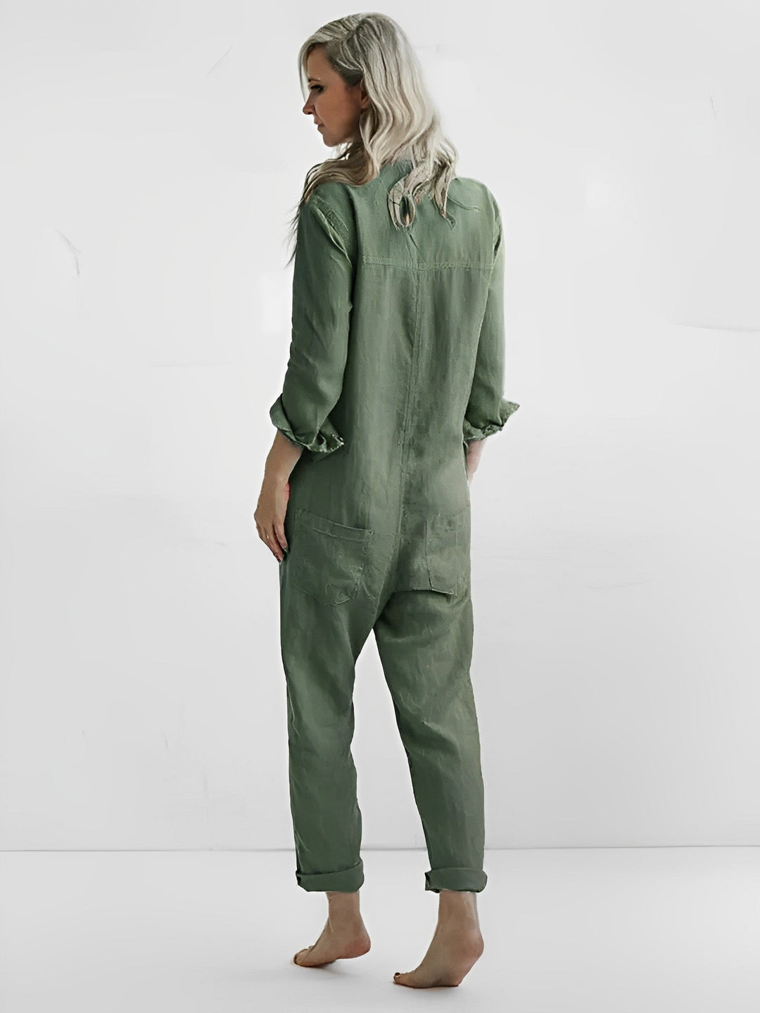 Kvinnors bekväma gröna jumpsuit. Mångsidig design för vår, sommar, fest och vardag. En modern byxdress.