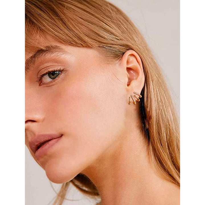Stilrent kloörhänge för dam i silverfärg, med en gnistrande zirkonsten.