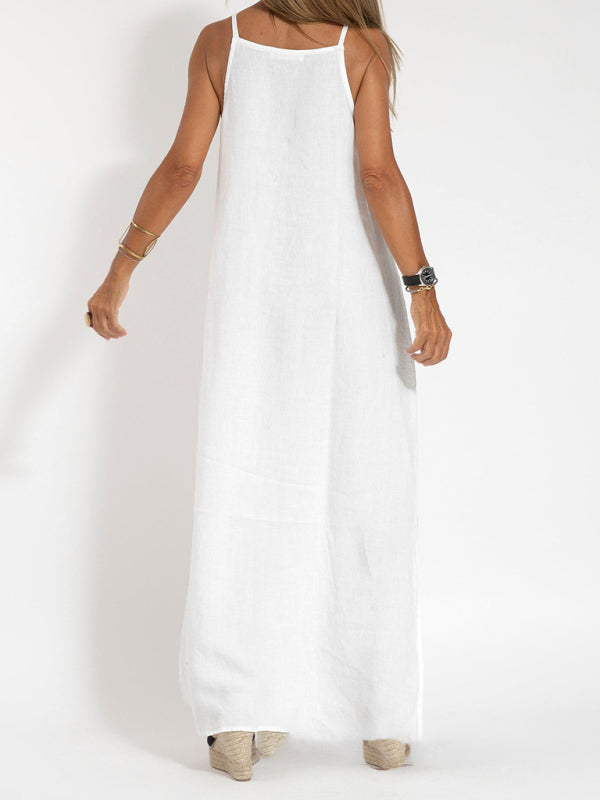 Chic halterneck maxiklänning i trendig sommarstil, perfekt för den moderna kvinnans festliga look.