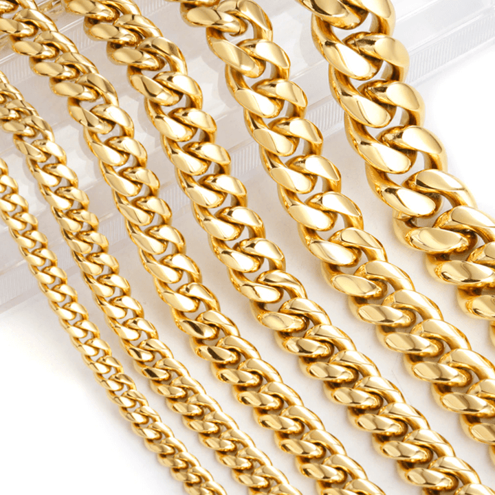 Herrhalsband i elegant guldplätering, 12mm kubansk länk, robust stål.