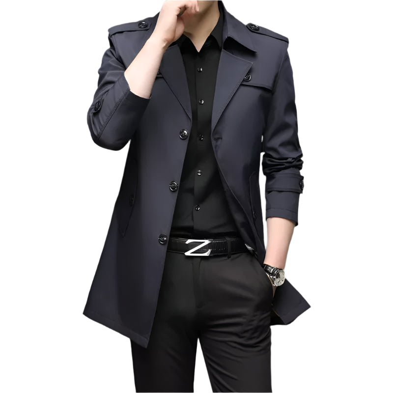 Elegant herr trenchcoat i klassisk stil, perfekt för vår- och höstmode. Stilrent ytterplagg.