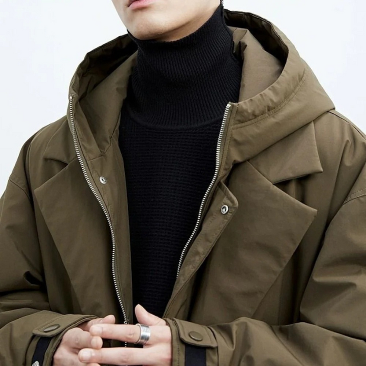 Varm och vattentålig herr puffer trenchcoat med avtagbar huva. Perfekt vinterjacka som ytterplagg för herr.