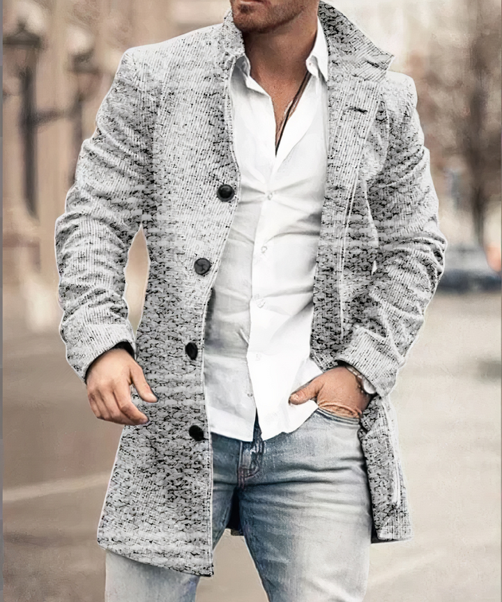 Extra lång herr vintertrenchcoat för stilrena vinterkläder. Modern och elegant ytterplagg med klassisk passform.