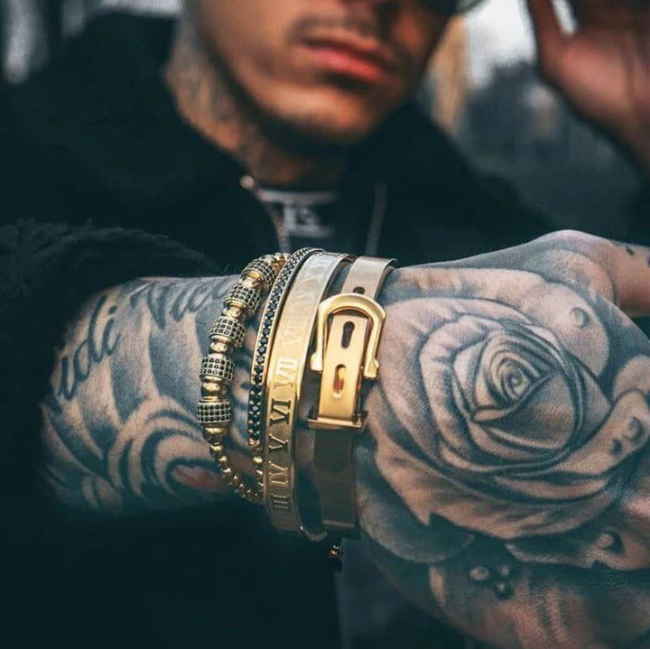 Exklusivt titanarmbandsset för män. En lyxig och tankeväckande present för alla tillfällen.